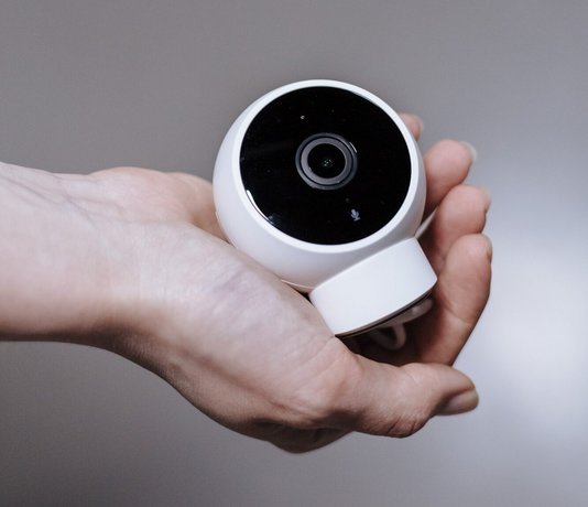 pexels-ron-lach-9795001 Überwachungskamera